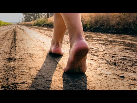 Video: Barfuß Gehen: Vorteile, Potenzielle Gefahren, Vorgehensweise
