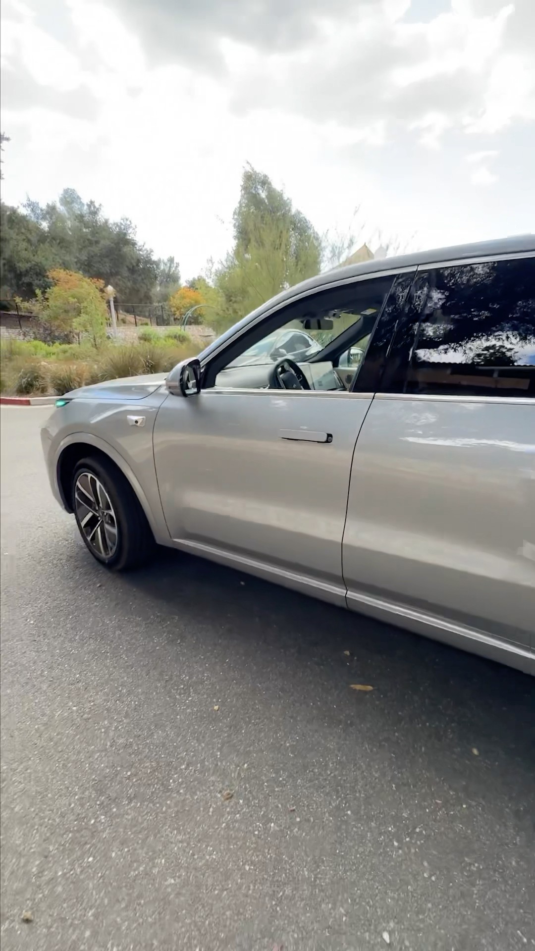 A bargain Chinese luxury SUV! ? #LiAuto #LiL9 #electric  #chinesecar https://www.liauto.com/#li