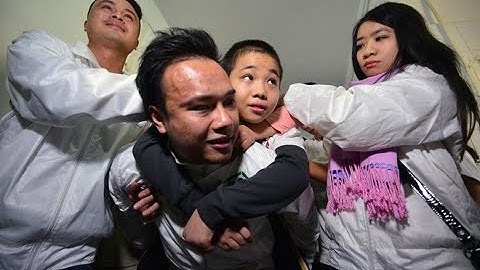 Cậu bé ung thư máu với ước mơ được cõng mẹ