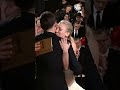 KALEY CUOCO ENTREGA PRMIO A JIM PARSONS  THEBIGBANGTHEORY