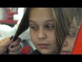 Осемгодишно момиче отряза косата си, за да я дари на онкоболни деца