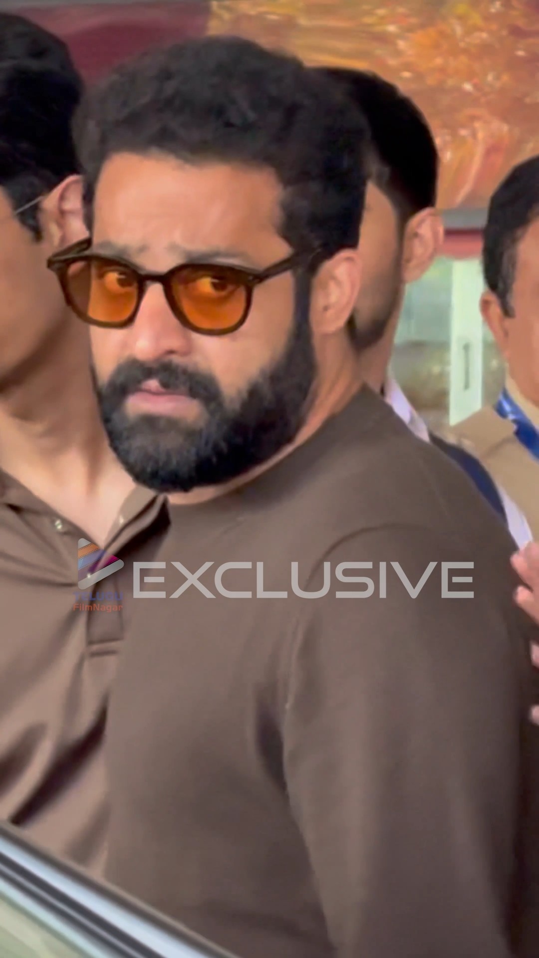 స్టైలిష్ లుక్ తో బేగంపేట ఎయిర్ పోర్టులో #NTR ? | #JrNTR | #War2 | #Shorts | #YTShorts | TFN