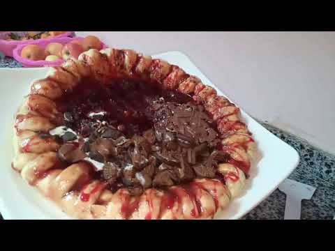 بيتزا الشيكولاته وصوص الفراوله هتجبكم جدا