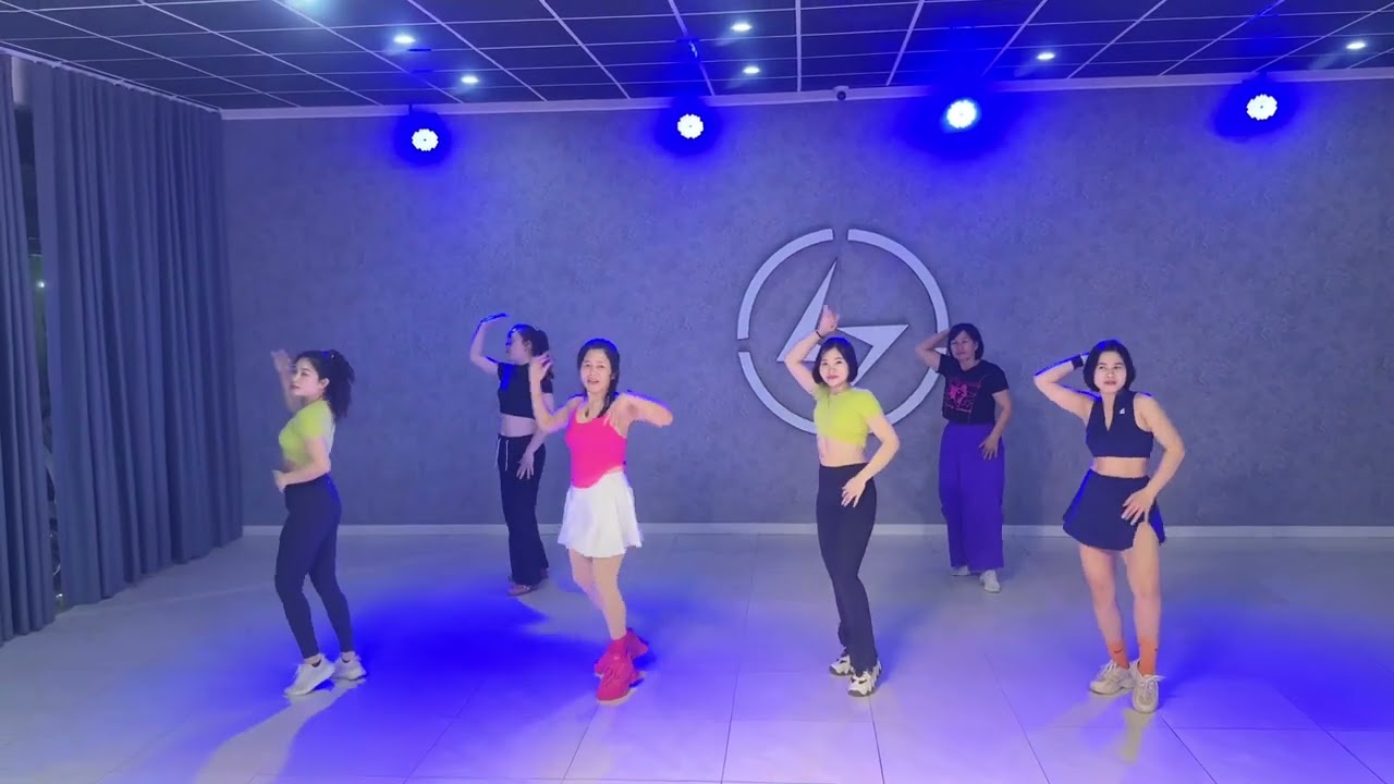 Vầng trăng cô đơn/ Vy Hằng Danfitness/ Biên Đạo Thuận zilo