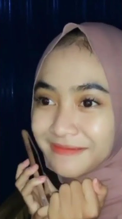 Story WA cwek jilbab senyum manis banget