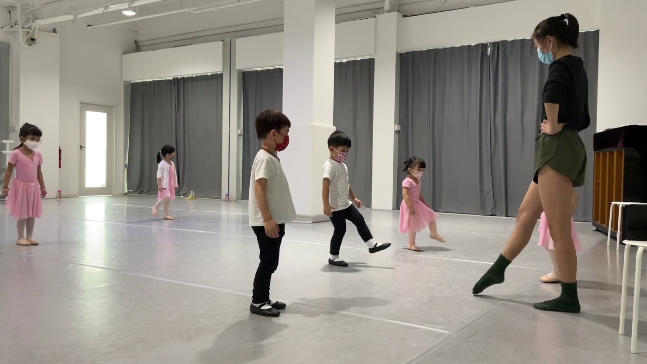 A day in a FOUNDATION IN DANCE 1 class (Age 3-4) - YouTube