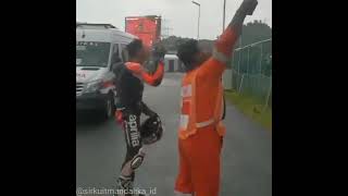 Download Lagu alexmarcuez tepati janji kasih helm ke penonton  #mandalika#motogp #gpmandalika2022 #motogp2022 MP3