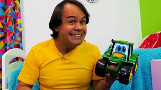 Peppa Pig E George Jogam Futebol Com Dinossauros