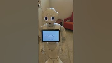 Robot in a library | France 🇫🇷