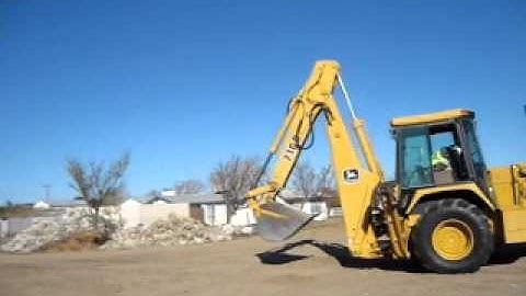 009 Start Up Procedures on 710D John Deere Backhoe