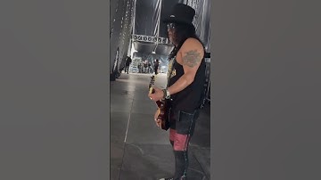 Look what happened during the Guns N’ Roses show in Czechia #gunsnroses
