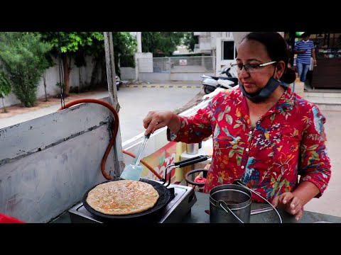 Hardworking Woman Selling Delicious Amritsari Paratha | Healthy Veg. Meal | Indian Street Food | Street Food Fantasy