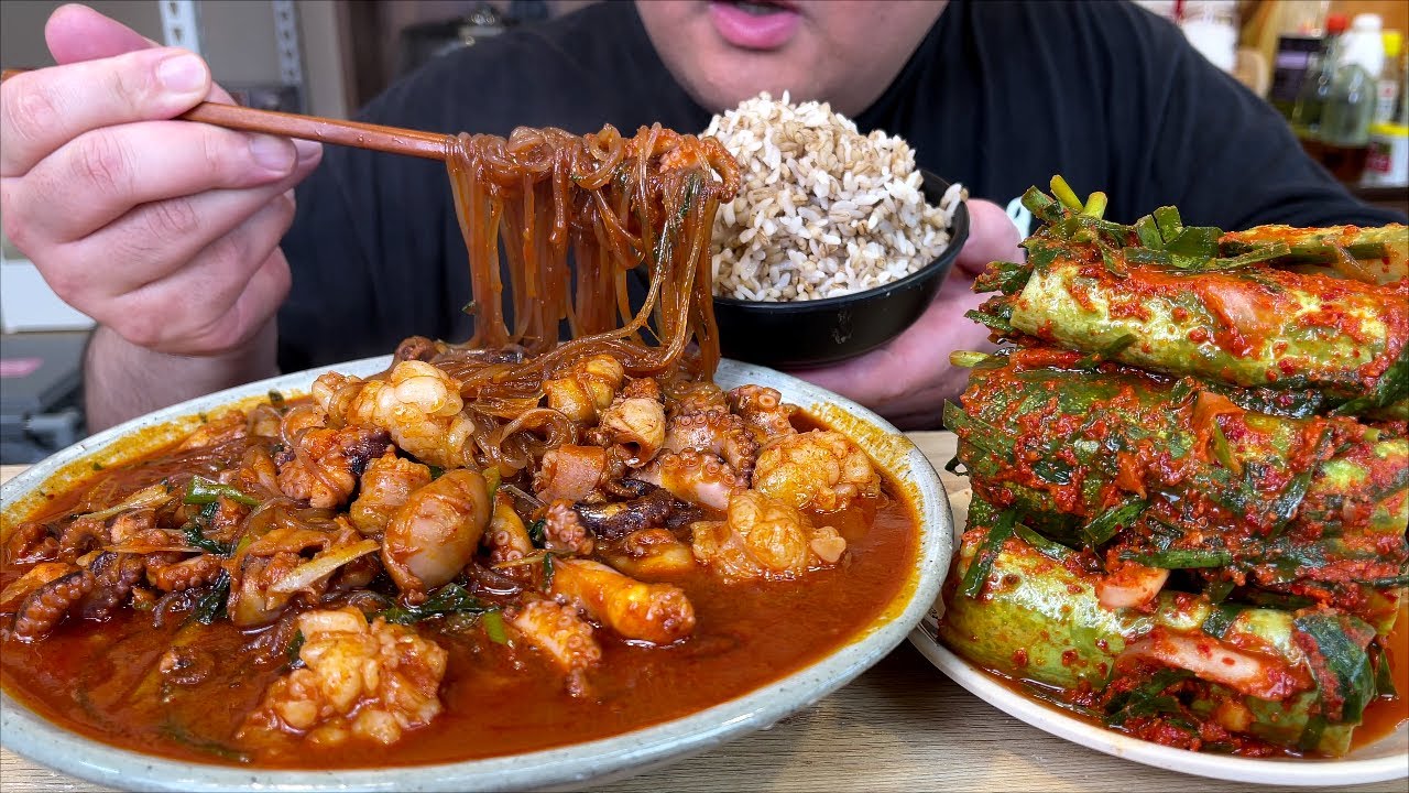 대창쭈꾸미와 오이소박이 땀 한 바가지 빼고 먹었네요 MUKBANG