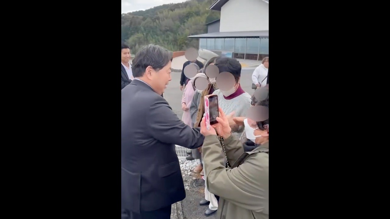 林芳正総務大臣、高知県民の奥様方を虜にしてしまう