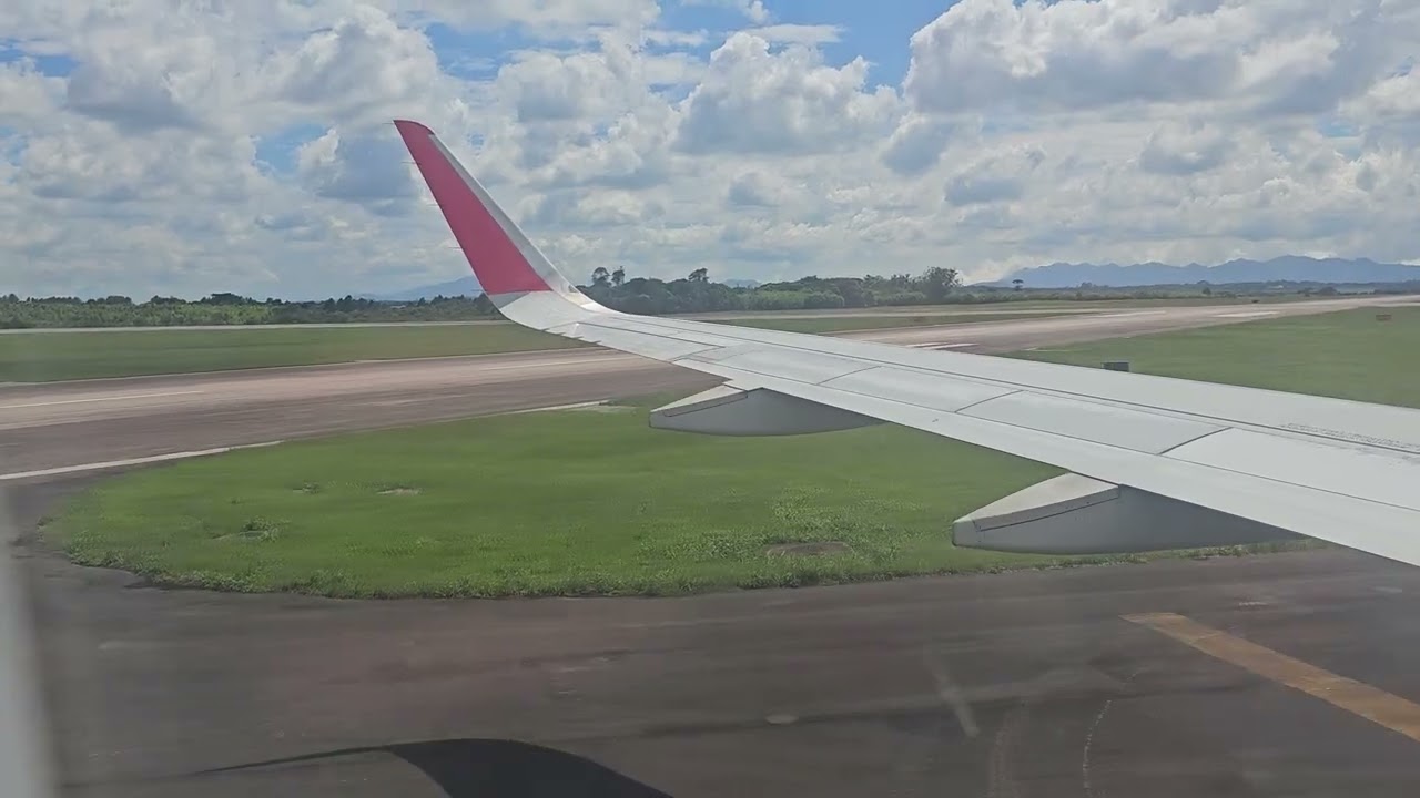 Pouso aeroporto de Curitiba com um Airbus A320 da Latam 