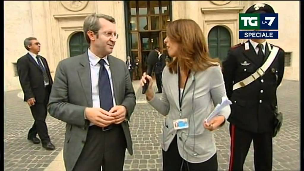 Tg La7 - SPECIALE TG - DISCORSO DI SILVIO BERLUSCONI ALLA CAMERA 13/10/2011