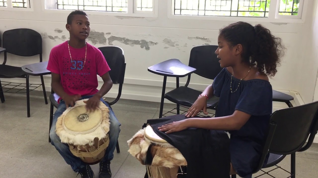 Hoja en blanco vallenato con tambor. YouTube