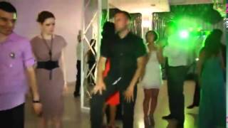 Penguen Dansında Kendinden Geçen Liseli