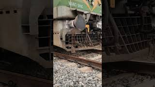 menthoplus vs train crash,#trending #railvlogger #automobile #shortsfeed #indiantrains #shorts #vlog
