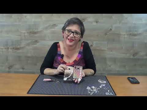 Colgante carcasa de celular con perlas. Yasna Pino. Casa Puchinni.