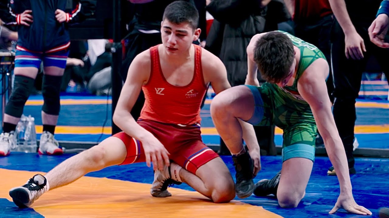 U17 Rifat Abukhadzyev (FRA) vs Szebasztian Pecsi (HUN) 51kg. Freestyle boys youth wrestling. C-cam-m