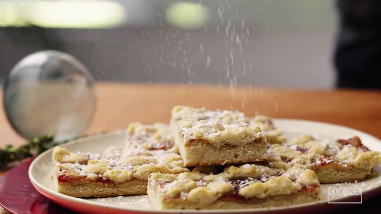 Make these easy and delicious Strawberry Cream Cheese Crumble Bars