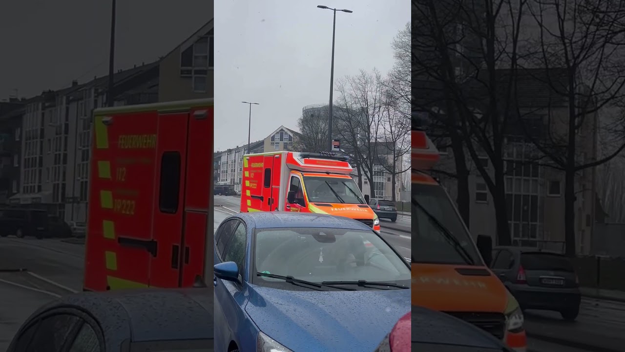 Ein RTW der Feuer- und Rettungswache 2 auf Einsatzfahrt durch eine Einsatzstelle