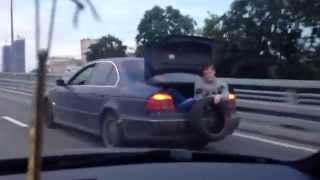 Crazy car towing in Russia - when rope is not available