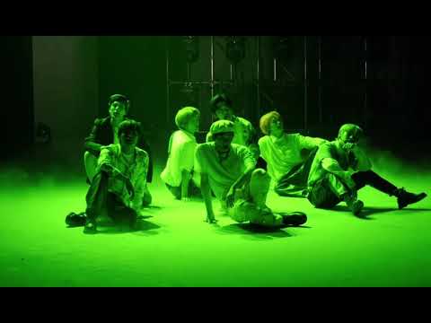 [NCT 마크] 손으로 버티면서 앉는 거 완전 잘 보임