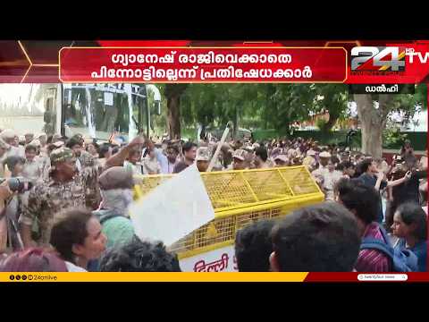 ബാരിക്കേഡുകൾ റോഡിൽ വലിച്ചിട്ട് പൊലീസ് വാഹനം തടഞ്ഞ് പ്രതിഷേധക്കാർ | AISA Protest