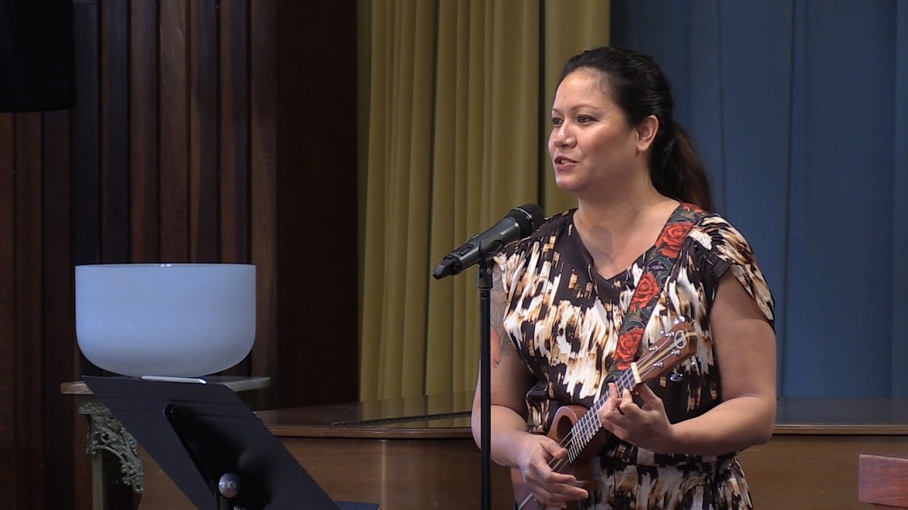 Kéahi Ewa performs a song on Ukulele
