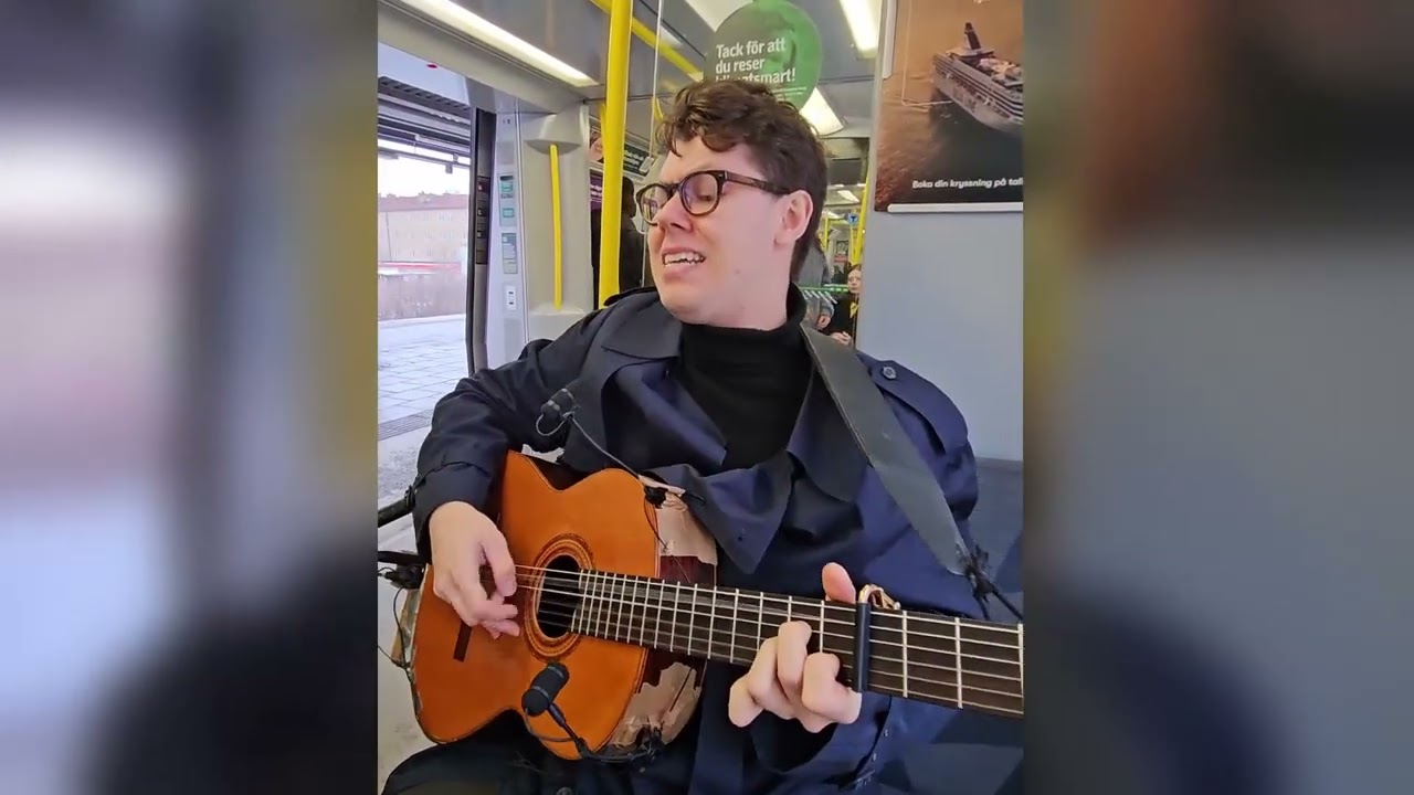 Live i Tunnelbanan - Alkohol gör andra saker bra - William Sundman Sääf sjinger Ola Aurell