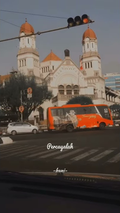 video aesthetic (story wa lirik video) kota Jogja di lampu merah