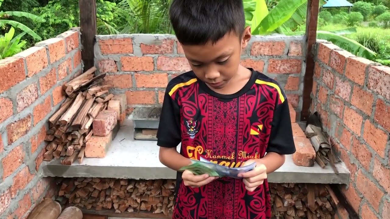 Budak Ini Memang Kental Terima Upah Susun Kayu,Cita Cita Mahu Jadi Askar.