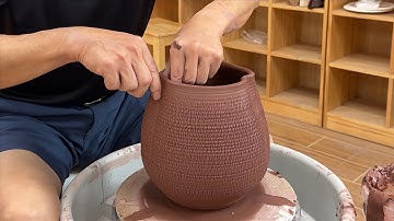 874. Throwing/Altering a Sodium Silicate Texture Vessel on Black Stoneware Clay with Hsin-Chuen Lin