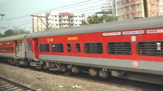 Parallel Overtake of Panvel-Gorakhpur Exp. by 22221 Mumbai CSMT-NZM Rajdhani Exp. (March 25, 2022)