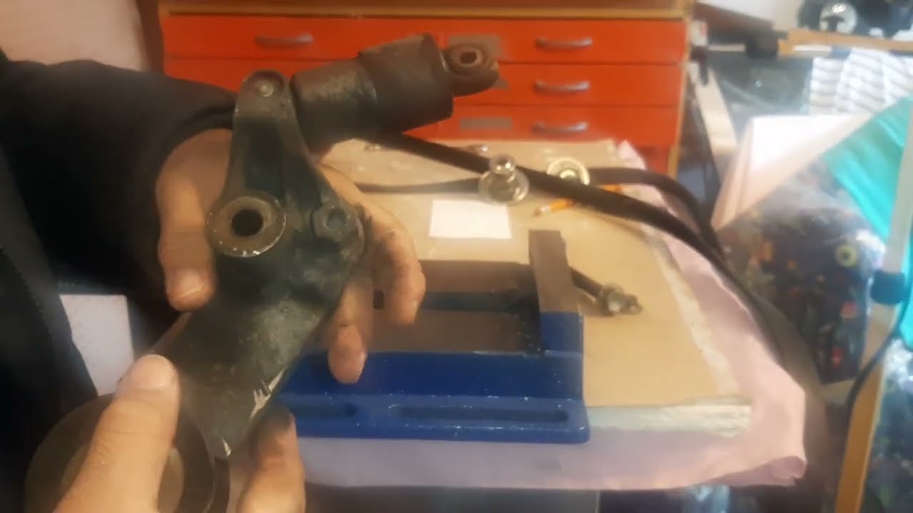 How to check serpentine belt tensioner سرپینٹائن بیلٹ ٹینشنر کو کیسے