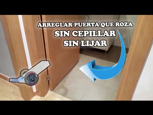 Cómo arreglar una puerta que roza en el suelo o que se atasca