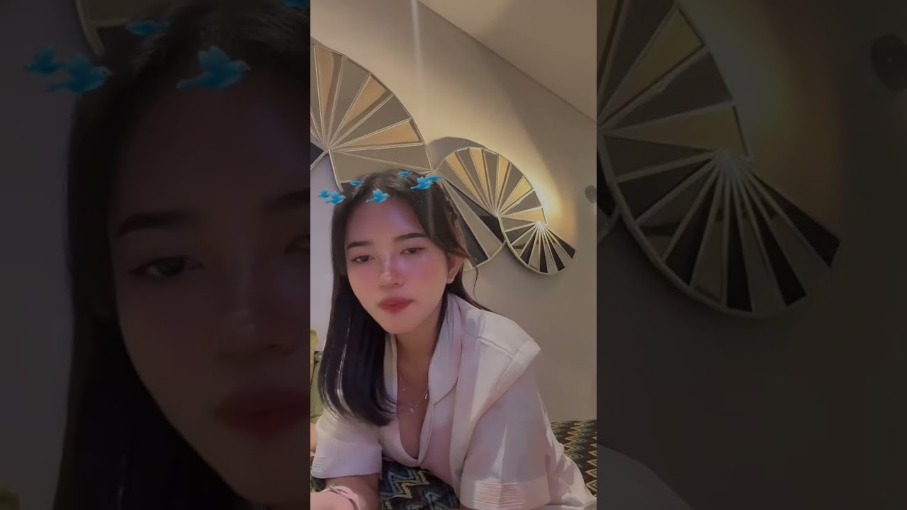 Lagi cerita malah ga sengaja Keliatan