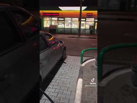 Audi на заправке