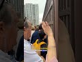 Видео школьной линейки в Минске вызвало споры в TikTok — все из-за родителей за забором
