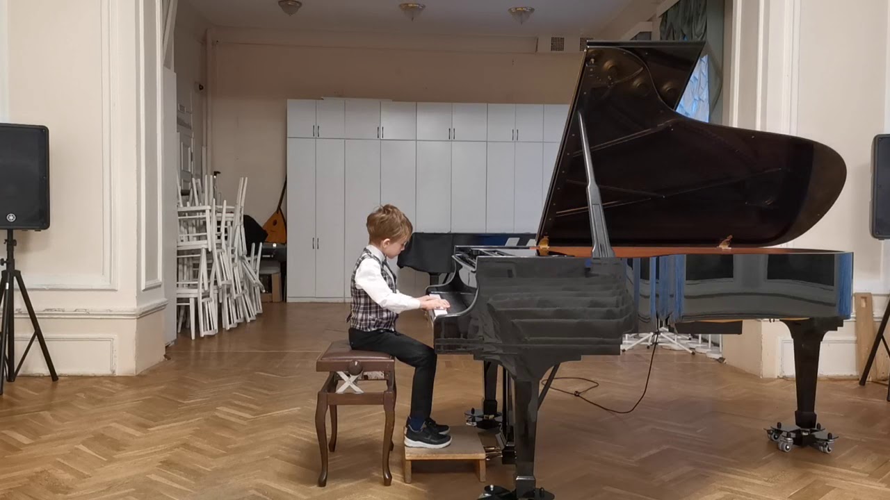 Чернин Александр 2 кл.  А. Корелли Сарабанда  ми минор