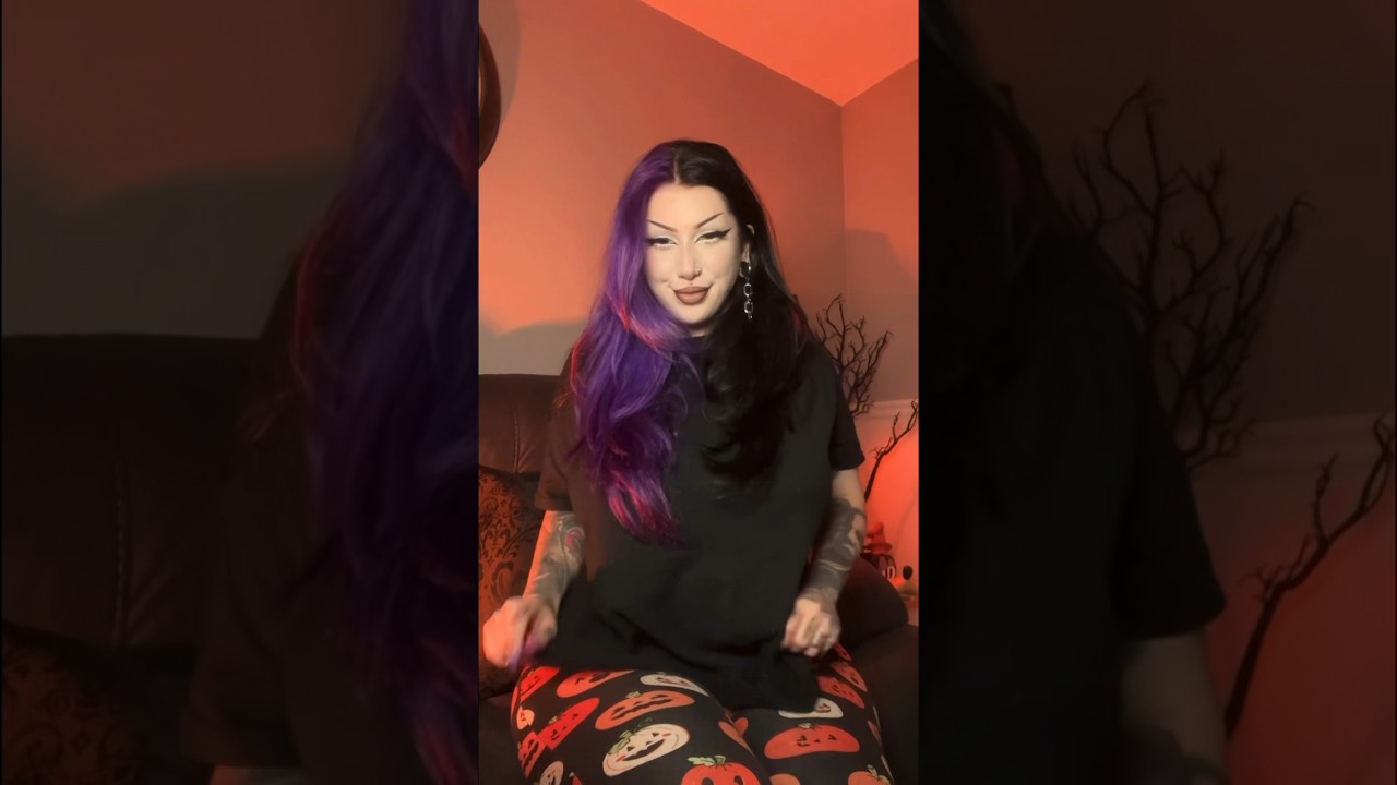 Spooky season is coming up! 🎃🖤 #halloween #spookygirls #shortscreator