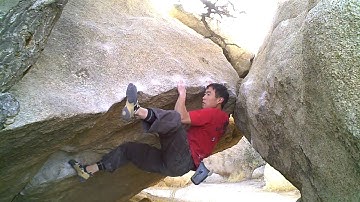 Joshua Tree Bouldering: Yabo Roof Traverse (V6)