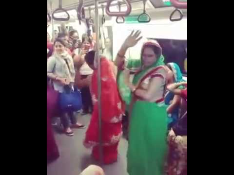 Women Dance in Delhi Metro #Desi #style