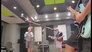 Vince Neil - Long Cool Woman Outro Guitar Solo (Improvised)