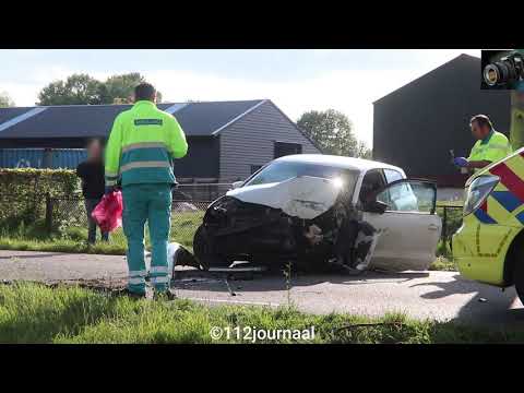 Zwaar gewonde bij frontale aanrijding tegen boom in #Langenboom. via @YouTube