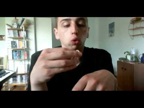 German Guy probiert... Kerry "Cheestrings" (Ep. 1)