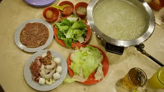 Excellent traditional HAINANESE FOOD in Singapore! (steamboat, chicken rice, satay, pork chop) screenshot 4