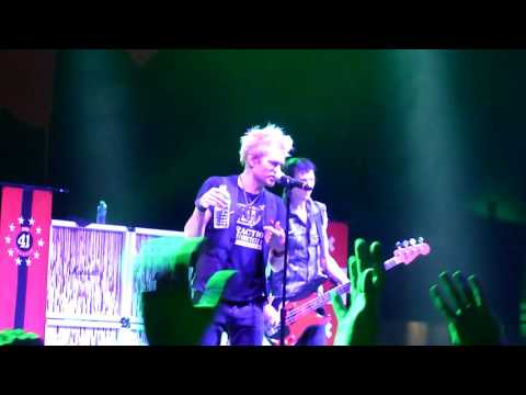 Sum 41 - Makes No Difference (live @ Praha - Forum Karlín 23-8-16)